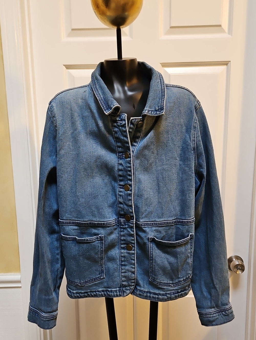 UNIVERSAL THREAD Classic Blue Denim Jean Jacket Coat with Patch Pockets